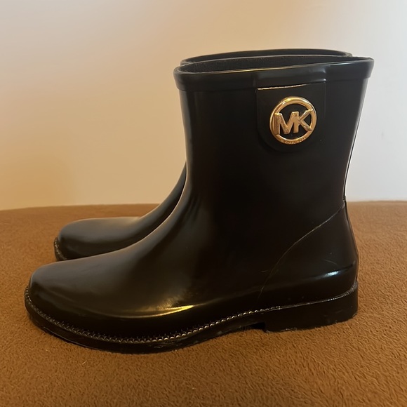 Michael Kors Benji Rain Boots - Picture 3 of 8